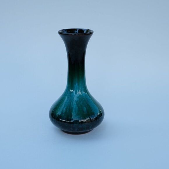 Blue Mountain Pottery Vase 6 inches tall Vintage - Picture 2 of 4